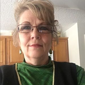 Meet your Posher, Debbie